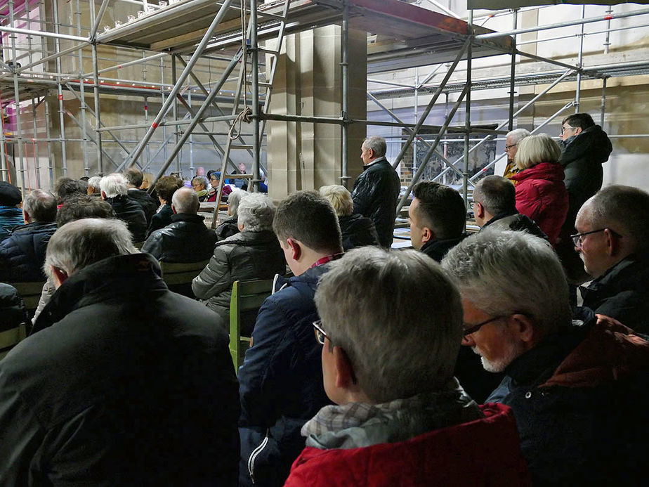 Heilige Messe auf der Baustelle zum 4. Advent (Foto: Karl-Franz Thiede)